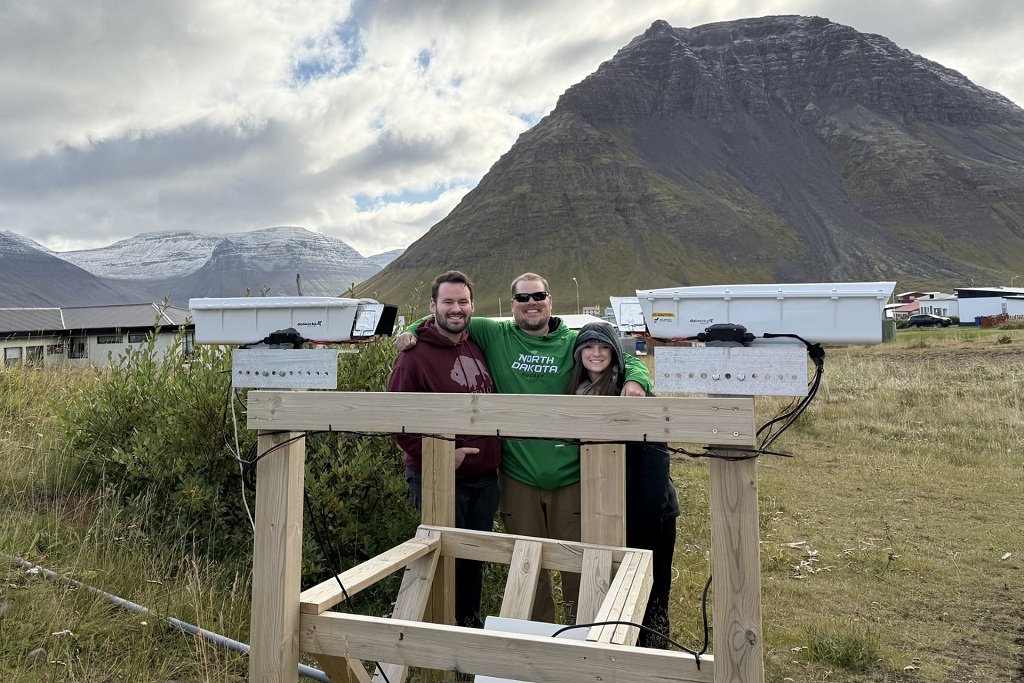Aaron Kennedy poses with graduate students in Iceland
