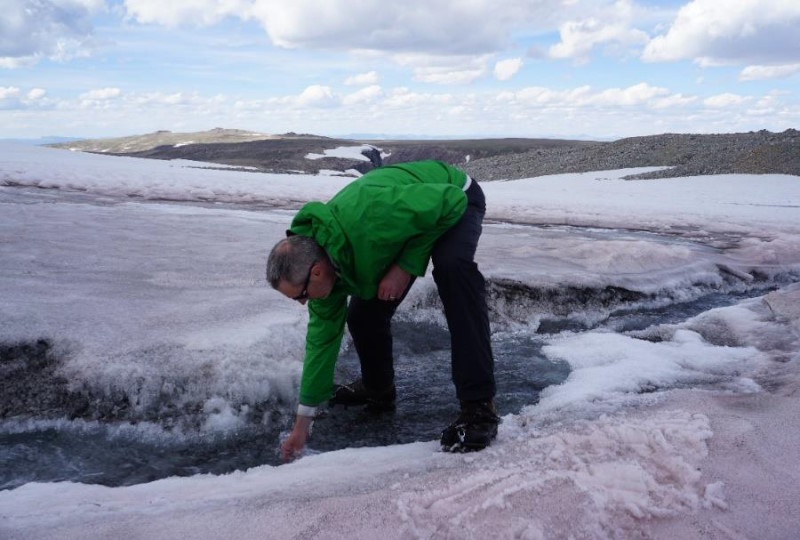 Jeff VanLooy collecting water samples