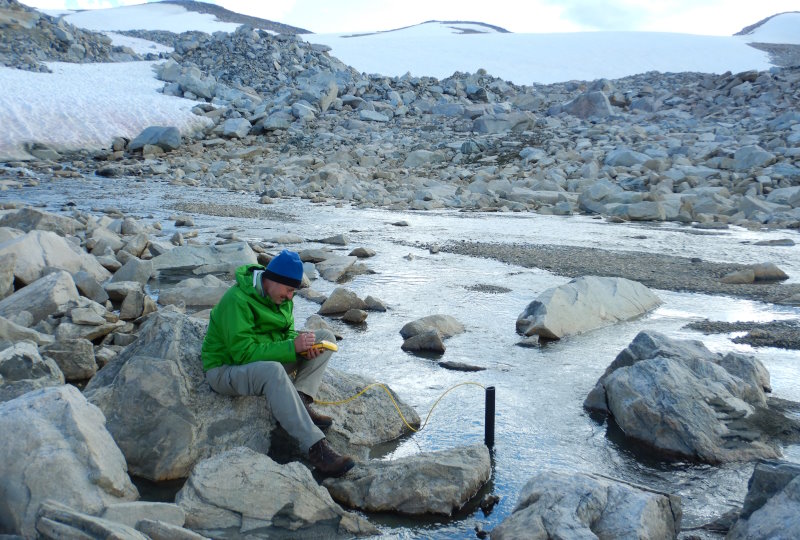 Jeff VanLooy setting up a pressure transducer